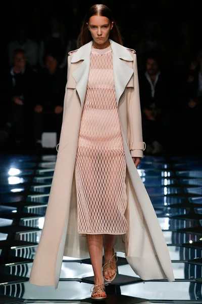 Look 10